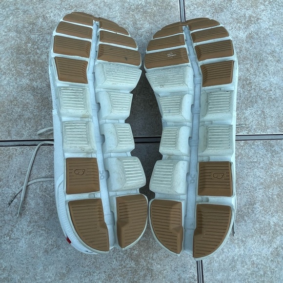 ON MEN'S CLOUD - Picture 9 of 12